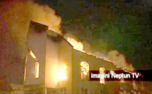 Biserica Penticostală din Mangalia, mistuită de flăcări